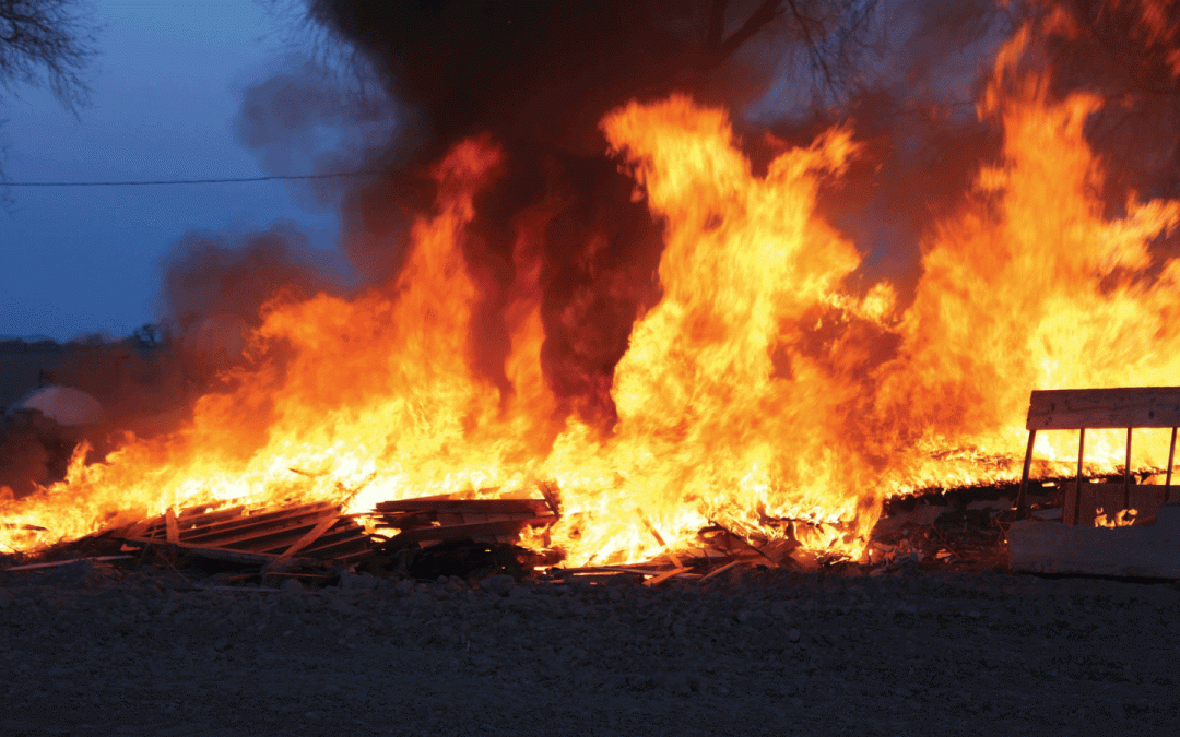 Mwekuru kuithia nyomba nyuma ya mukuru wae kureta mwekuru ungi.