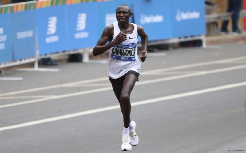 Geofrey Kamworor kwandikithia record njeru kirii ndwiro jia half marathon .