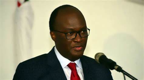 James Macharia kuejana mukana kuri antu ba matatu kuthiatira mawatho ja kurigiria corona .