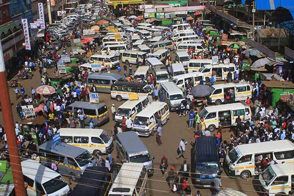 Kelvin Nyaure kuria thirikari kugurira antu ba matatu sanitizer.