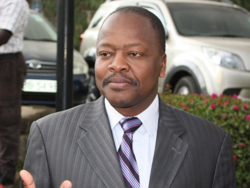 Mutahi Kagwe  kuga bakathiatana na antu bara bakwendia damu ya Akenya.