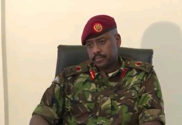 General Muhoozi Kainerugaba kwiimbiria matagaria ja Russia.