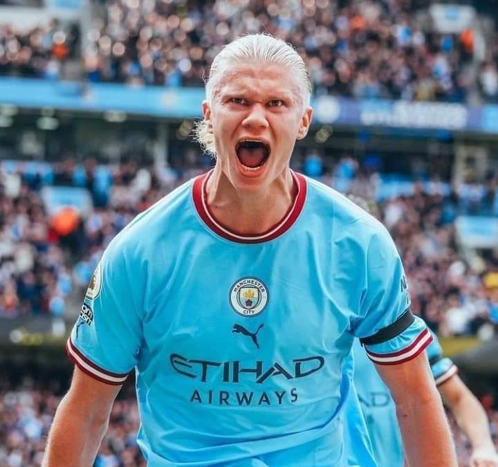 Manchester City butchers Manchester United