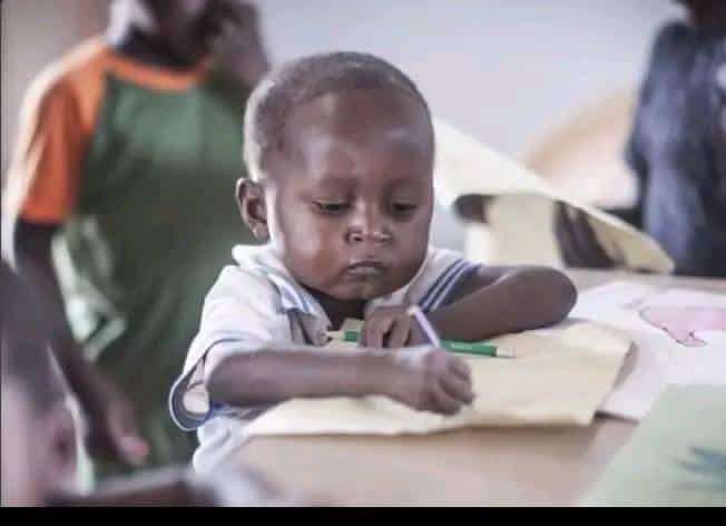 DO YOU KNOW HOW THIS PHOTO BECAME AN INTERNET SENSATION?Very few people know the story behind this image of a Ghanian kid called Jake. Well, here is the untold story:
