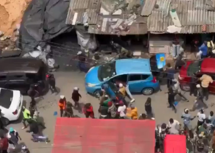 Chaos Erupts on Thika Road as Rowdy Youth Engage in Daylight Looting.